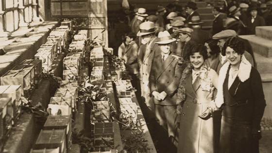 Exposició del Concurs de Canaricultura organitzada pel Foment de la Cria del Canari a l’Hivernacle, el febrer del 1932. 
